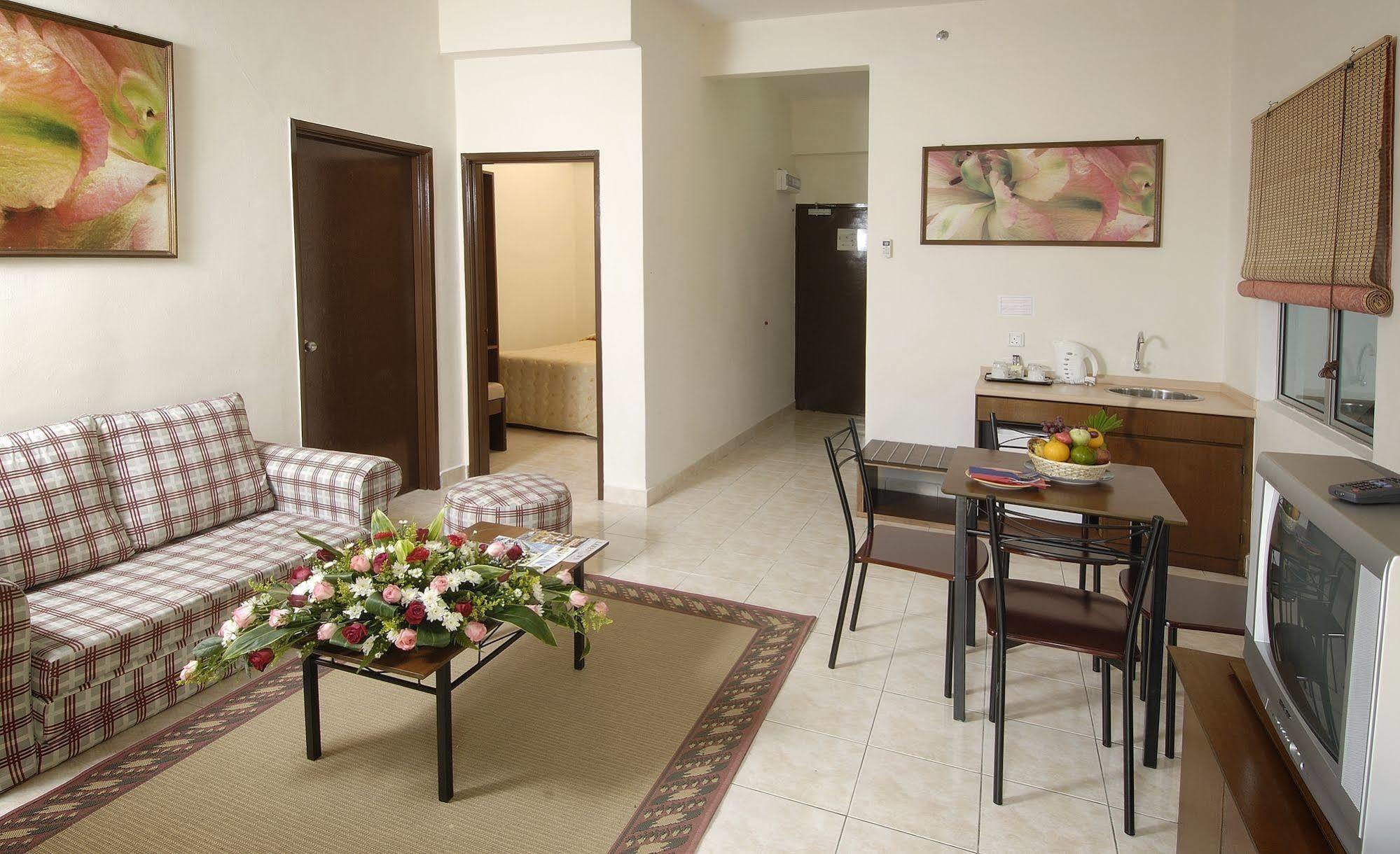 Suria Service Apartment-Hotel 红泥山 外观 照片